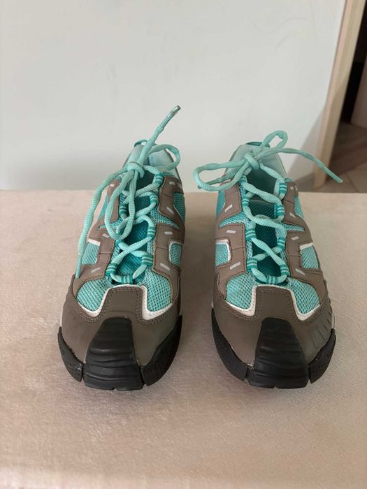 Дамски обувки за преходи