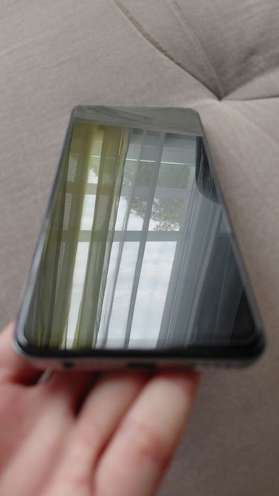 Телефон Realme 8