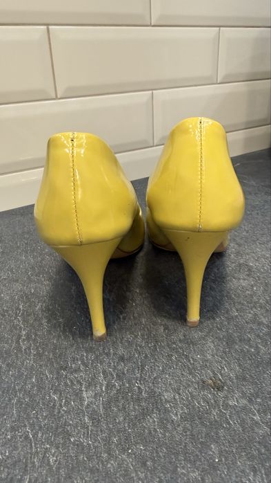 Туфли лимонного цвета 38 размер