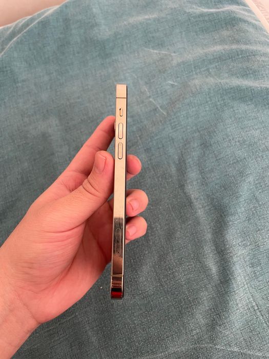 Айфон 12 продается срочно!