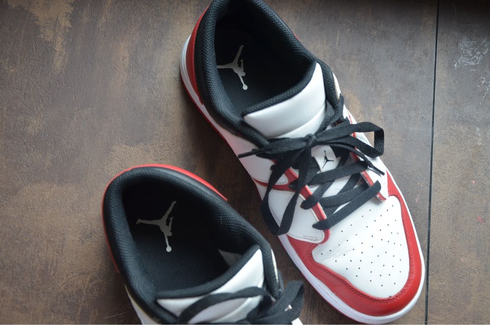 Срочно продаю кроссовки