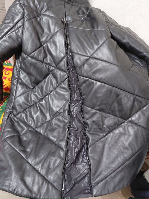 Продам кожаный пуховик дубленку