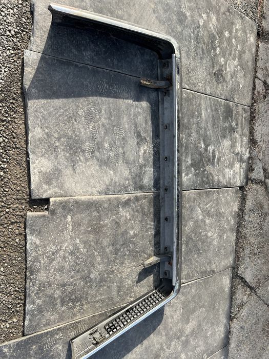 Продам на Ауди 100 2,3 с3 задний бампер