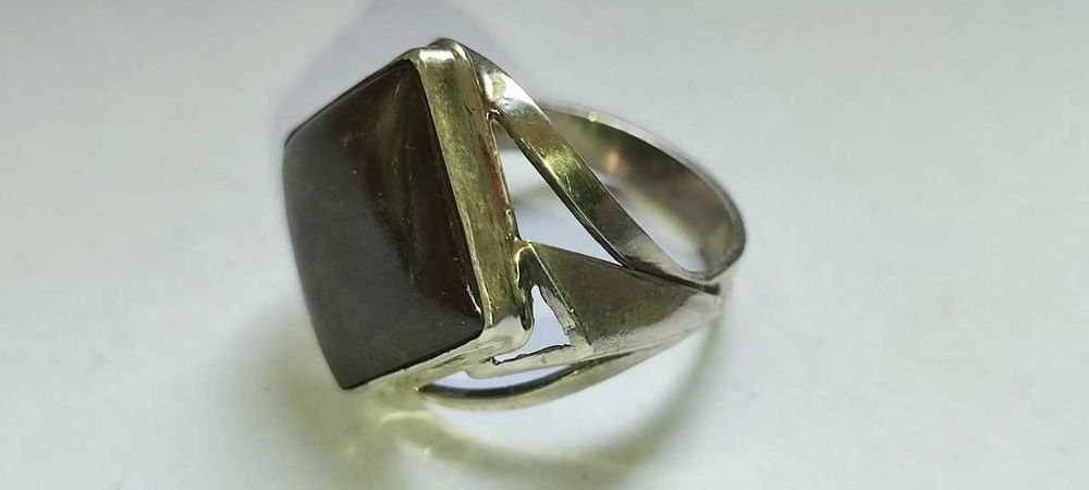 Серебряное кольцо с камнем ГРАНАТ зеленый