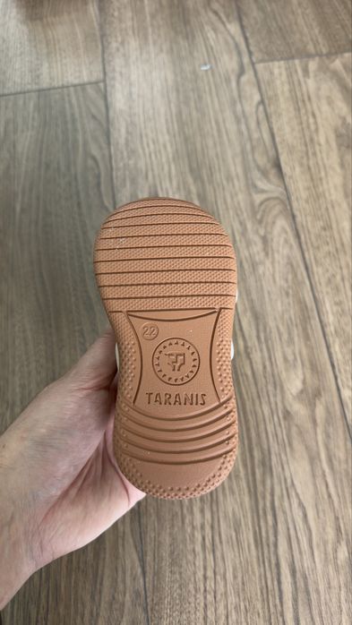 Продам новые сандалии