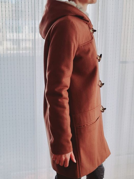 Palton din stofa de lana si gluga captusita cu blana naturala