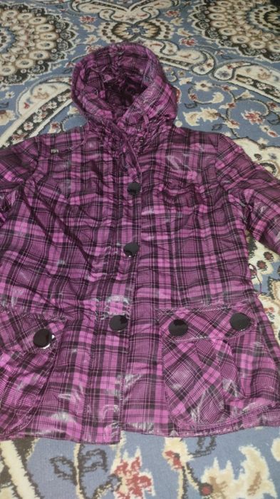 Продам куртки на девочку