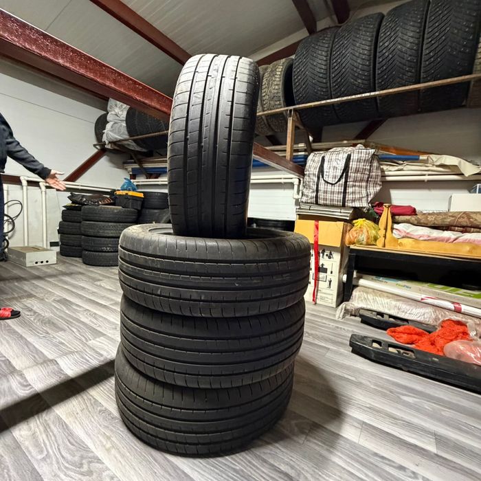 Продам резина б/у на тойата 200