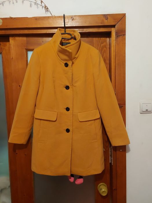 Palton damă marimea 42 culoare deosebită