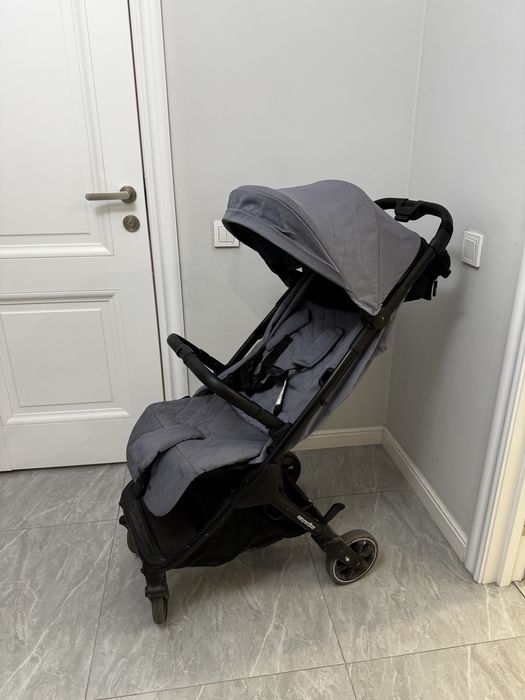 Продам прогулочную коляску