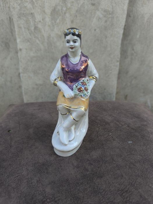 Статуэтка узбечка