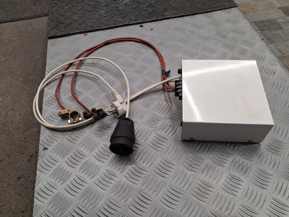 Български UPS 100SIN