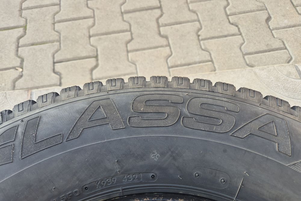 4бр. Зимни Бусови Гуми 215/75/16C LASSA