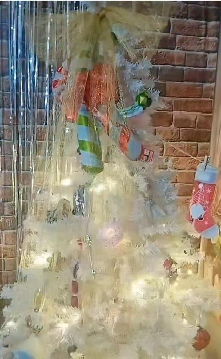 Продам ёлку за 3000 ,без игрушек.