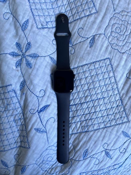 Продам Apple Watch SE
