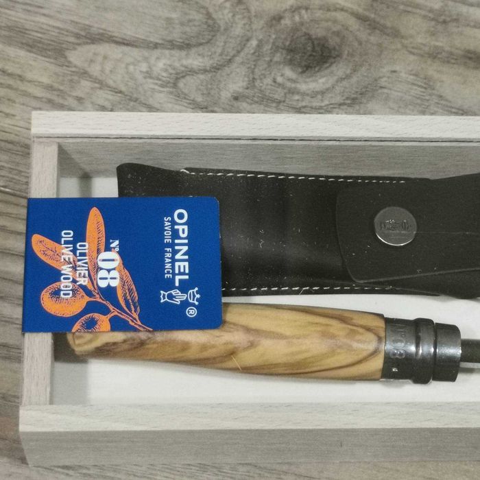 Opinel №8 МАСЛИНА Подаръчен комплект сгъваем нож с кожен калъф