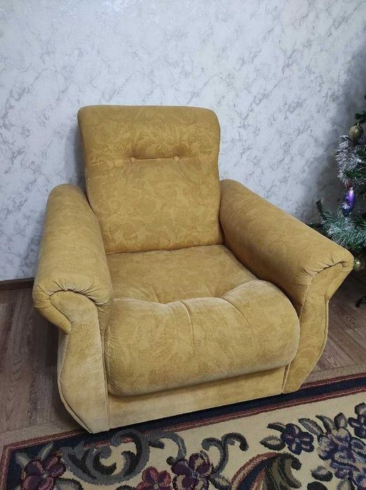 Мягкое кресло с накидкой