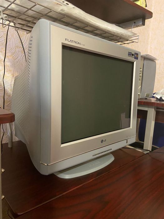 Монитор LG Flatron F730P