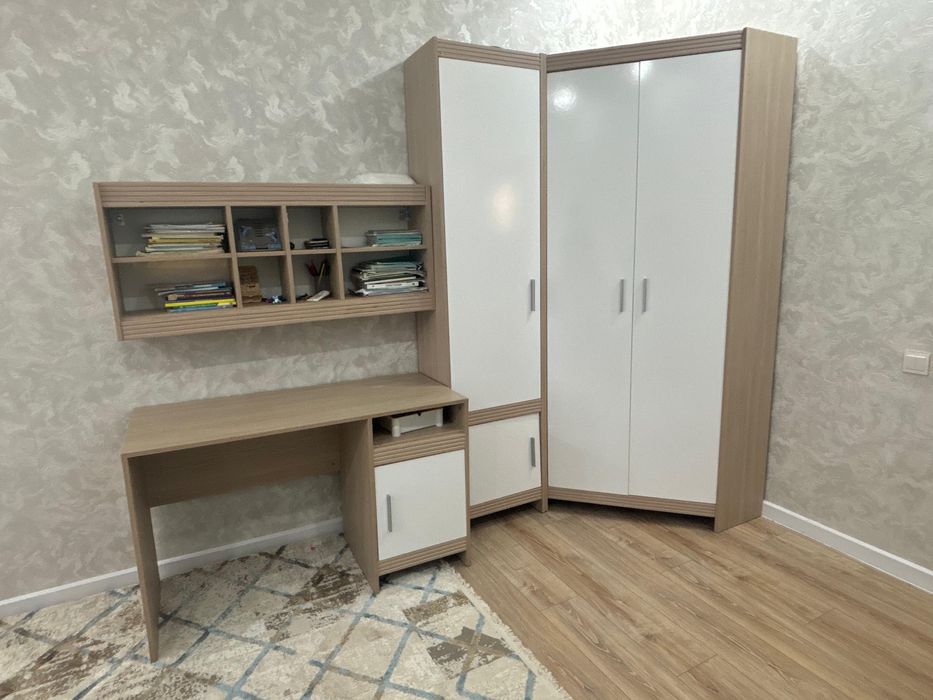 Продается шкаф и и писменый стол для детей