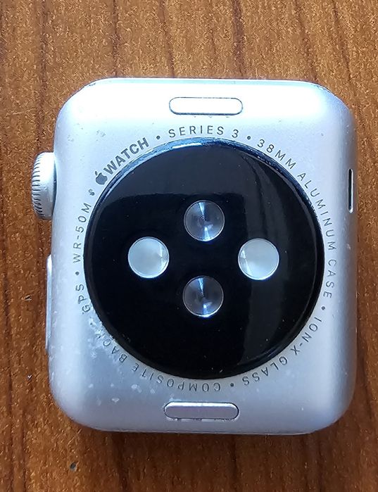Продавам Apple Watch Series 3 38mm Silver Aluminum White Sport