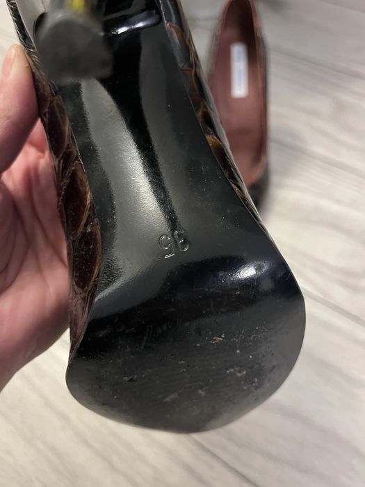 Pantofi d piele masura 35, corespund pt 36.