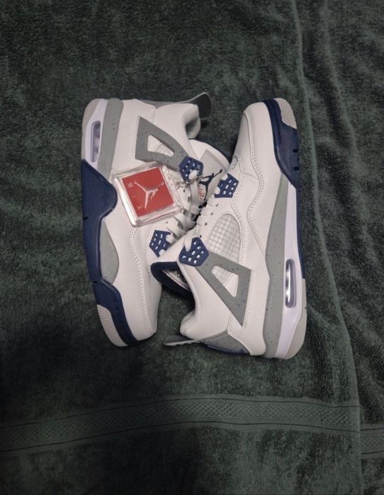 Air Jordan 4 Midnight Navy