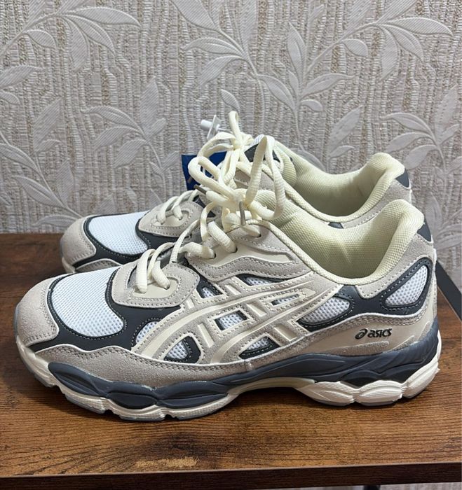 Продам кросовки новые asics