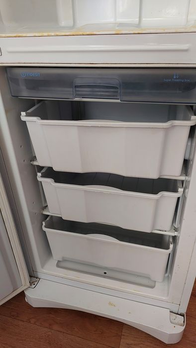 Холодильник Indesit
