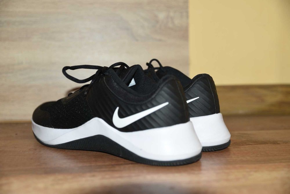 Nike оригинални маратонки НОВИ 47 номер