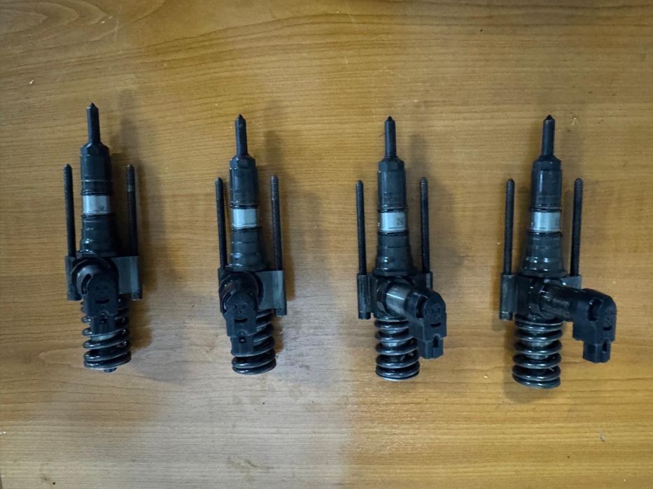 Injector Audi A3 skoda octavia 2 vw touran 2.0 tdi BMN cod 03G130073T