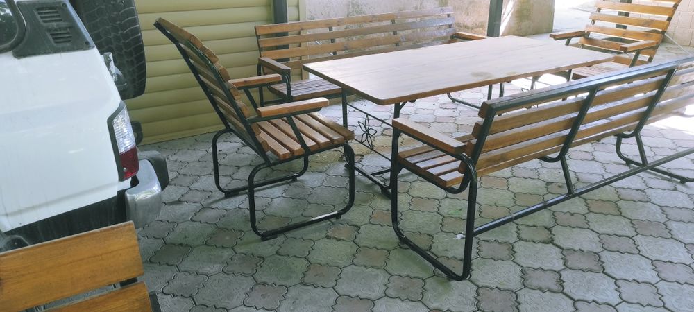 Скамейка, стол 2×1 м, 2 кресла