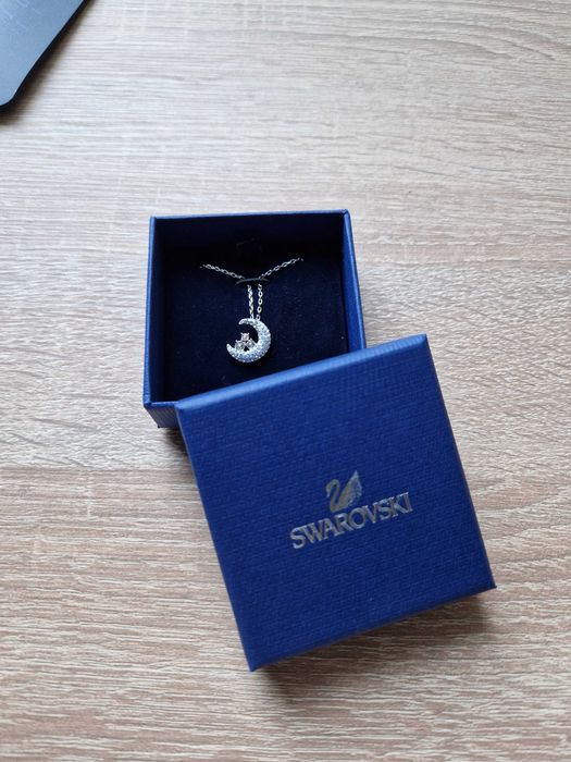 Колие Swarovski ново