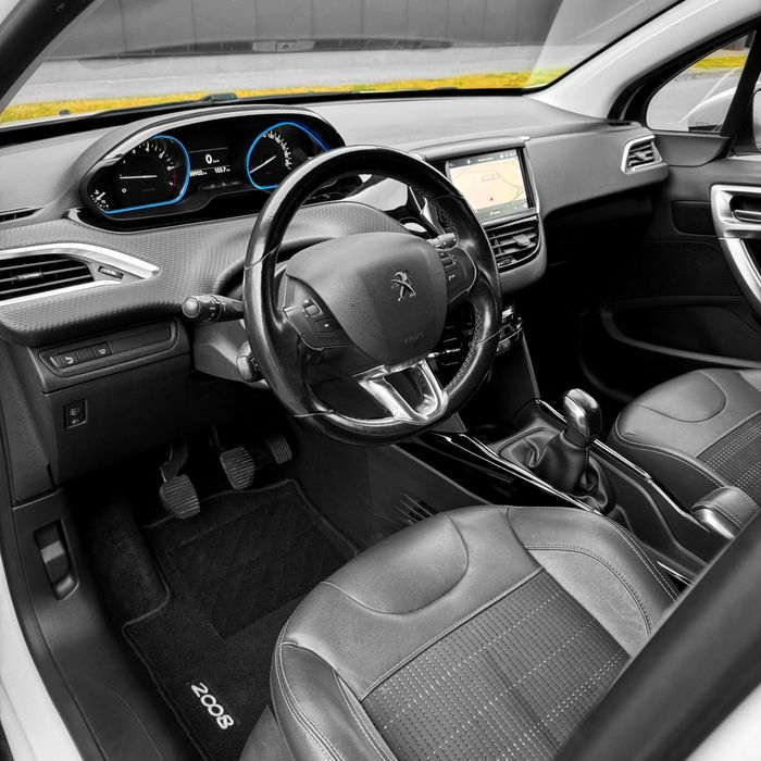 Peugeot 2008 Facelift PureTech Allure 1.2 110CP Off-Road Touch Piele