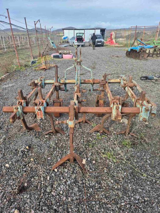 Универсален лозарски плуг