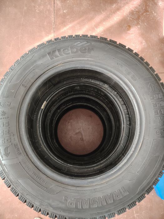 Шыны 215 65 R16 C зимняя made in Romania 4 штук.