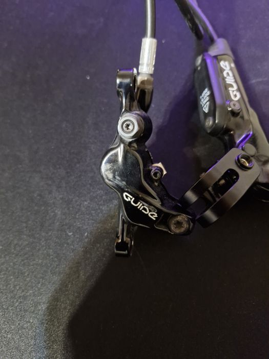 Передний гидравлический тормоз Sram Guide R
