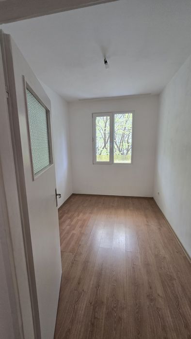 Дава се под наем Тристаен апартамент в Варна, Базар Левски - 70 кв.м за 390 € - Снимка #3