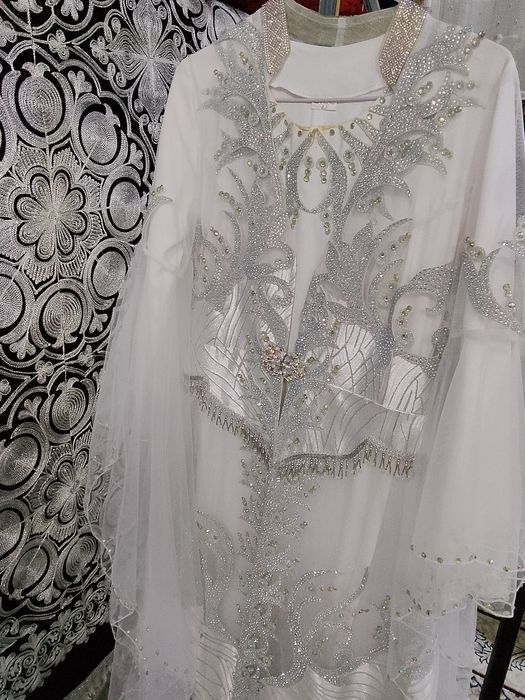 Kelinlar uchun ansabl, diadema va sarisi bilan ichida hammasi rangi oq