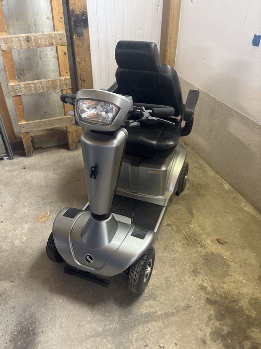 carucior electric pentru persoane cu dizabilitati defect