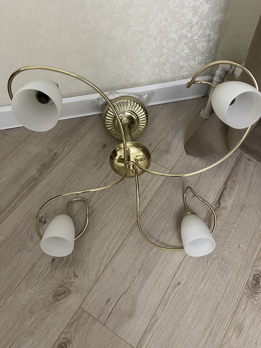 Продам люстра и раковину