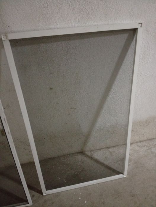 Продавам комарник