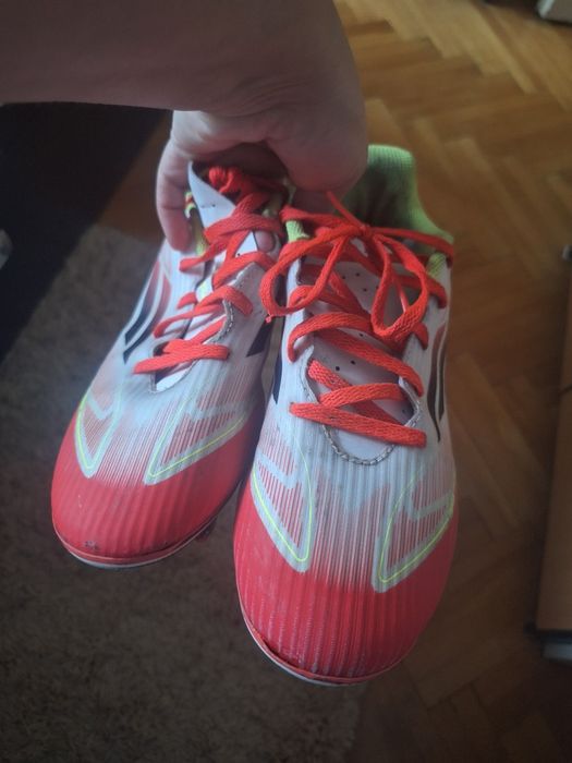 Crampoane fotbal  F50
