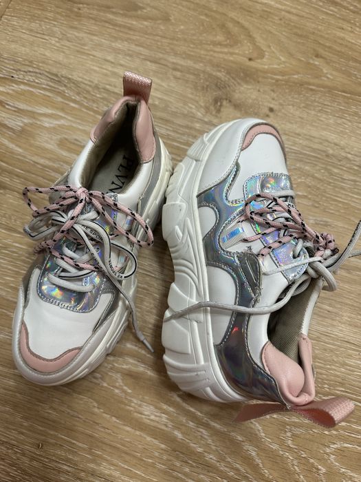 Продам кроссовки на платформе