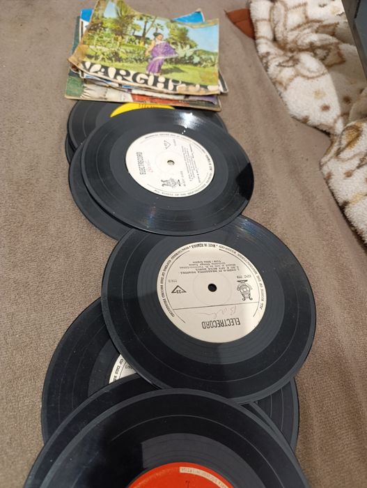 Vând discuri vinil