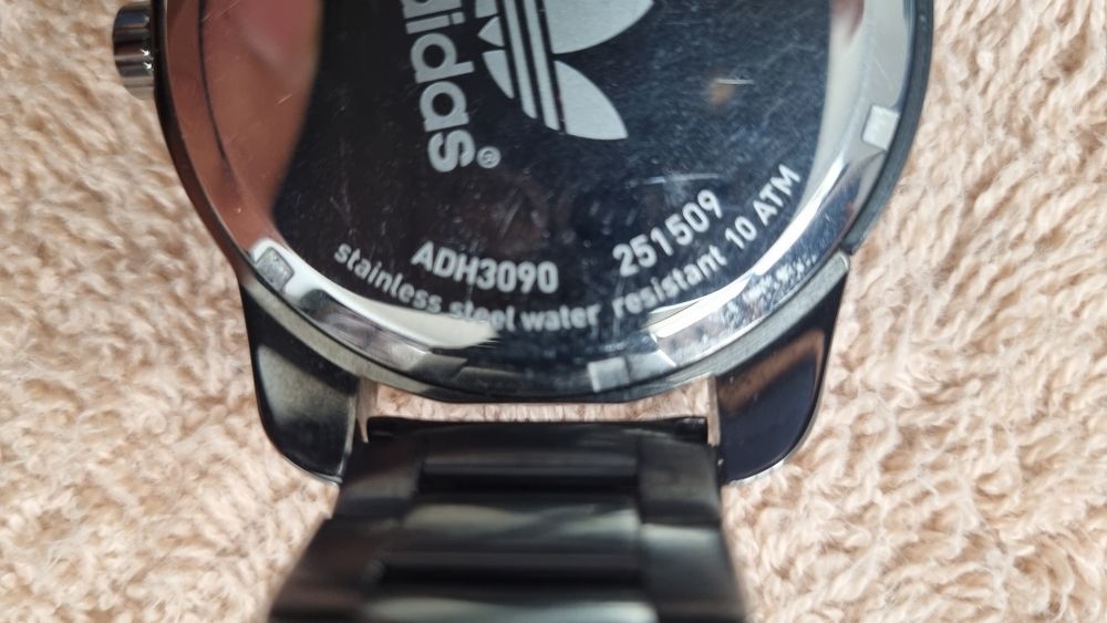 Продам часы наручеые Адидас