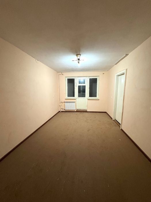 Срочно продаеться 2 комнатная в городе Чирчик раеоне Октяабре бар