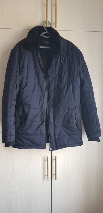 Эркаклар курткаси сотилади.