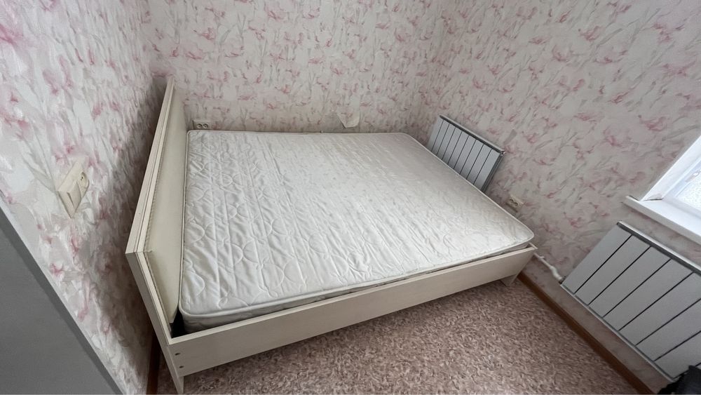 Продам двухспальную кровать