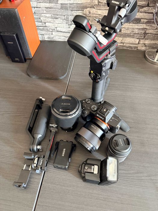 Sony a7III 16k cadre + obiective si kit videograf