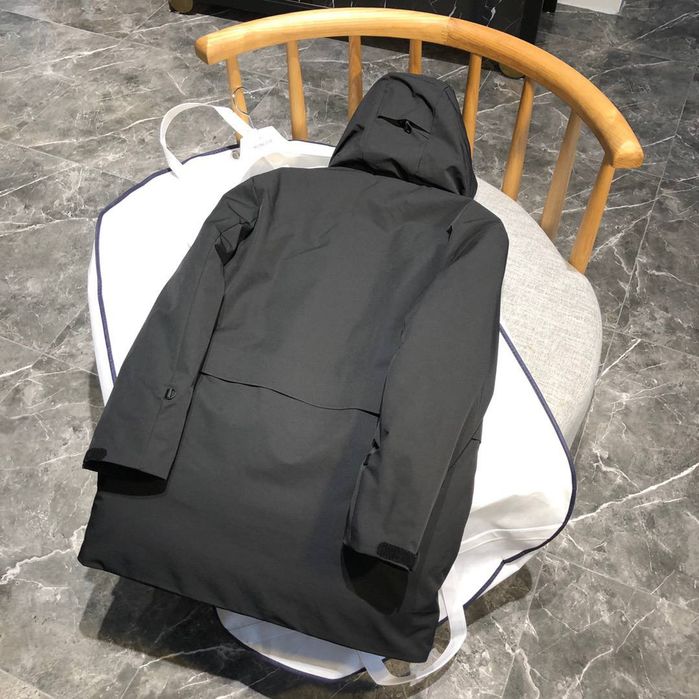Пуховик Moncler, на подростка, рост 160